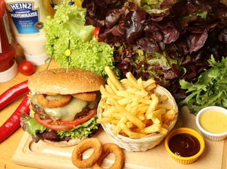 Cheddar Burger (980 Kcal) görseli