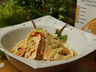 Fettuccine Con Pollo (780 Kcal.) görseli