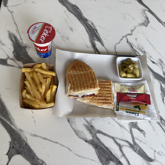 Sucuklu Kaşarlı Tost – Eker Tatlı Keyfi görseli
