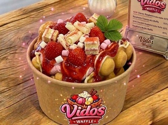 Çilekli Waffle Bowl görseli