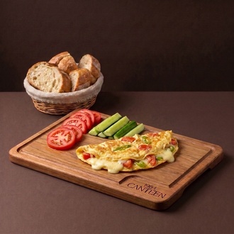 Domatesli Biberli Kaşar Peynirli Omlet görseli