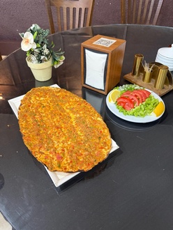 Lahmacun görseli