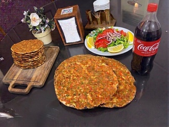 10 Adet Lahmacun 2,5Lt İçecek İle görseli