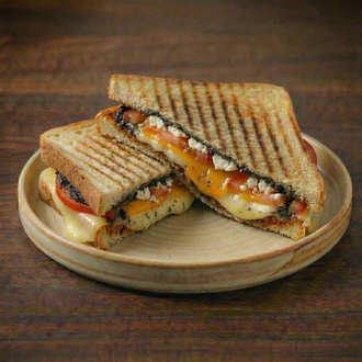 Zeytinli Ezmeli Kahvaltılık Tost görseli