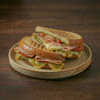 Hindi Fümeli Trio Tost görseli