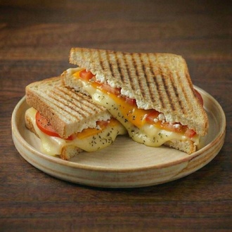 Üç Peynirli Tost görseli