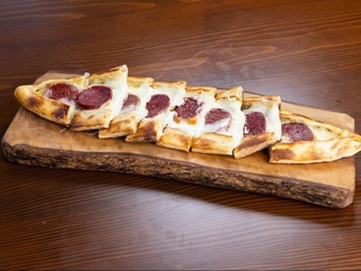 Sucuklu Kaşarlı Pide görseli
