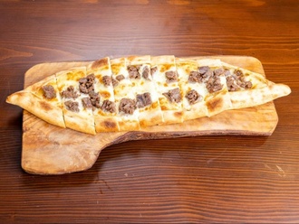 Kavurmalı Kaşarlı Pide görseli