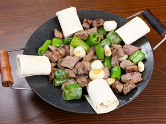 Soğanlı Biberli Et Sac Tava görseli