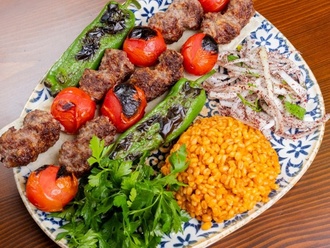 Domatesli Kebap görseli