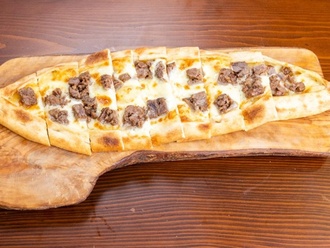 Kavurmalı Kaşarlı Pide görseli