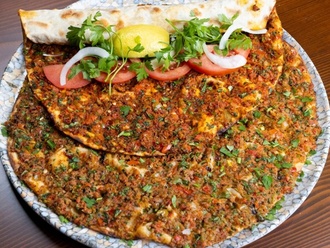 Antep Usulü Lahmacun görseli