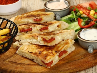 Eko Yumurtalı Sucuklu Bazlama Tost görseli