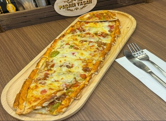 Kuşbaşılı Kaşarlı Pide görseli