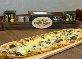 Kavurmalı Kaşarlı Pide görseli