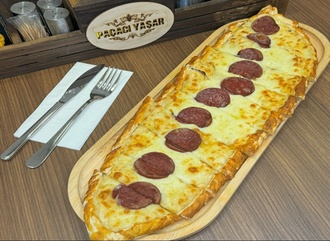 Kaşarlı Sucuklu Pide görseli