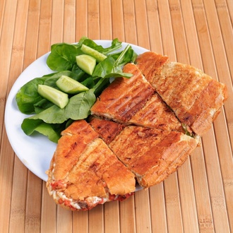 Yarım Ekmek Arası Kaşarlı & Kavurmalı & Yumurtalı Tost görseli