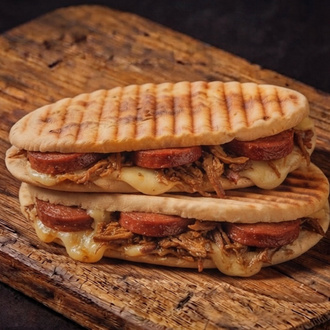 Bazlama Ekmeğine Duble Karışık Tost görseli