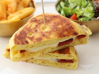 Sucuklu Kaşarlı Tost görseli