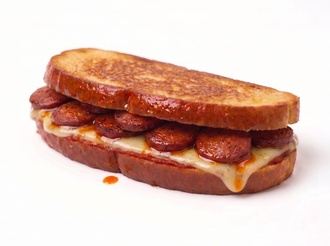 Ayvalık Ekmeğine Sucuklu& Kaşarlı Tost görseli