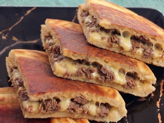 Kavurmalı & Kaşarlı Bazlama Tost görseli