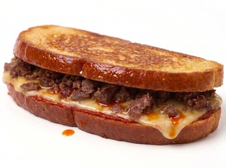 Ayvalık Ekmeğine Kavurma & Kaşar Tost görseli