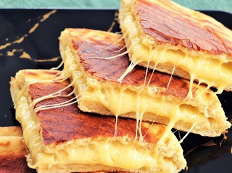 Çift Kaşarlı Bazlama Tost görseli