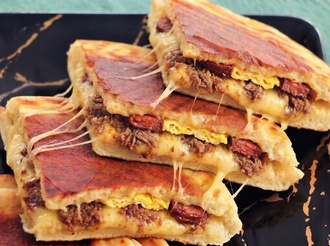 Kavurmalı & Sucuklu & Kaşarlı Bazlama Tost görseli