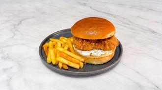 Cheeky Chicken Burger Menü görseli