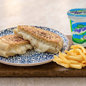 Bazlama Kaşarlı Tost Menü görseli