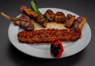 Ümit Usta Karışık Kebap görseli