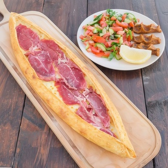 Kaşarlı Pastırmalı Pide görseli