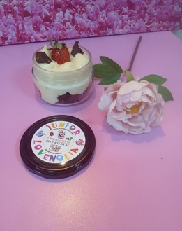 Jr. Triple Chocolate Brownie Strawberry Shortcake görseli