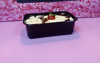 Triple Chocolate Brownie Strawberry Shortcake (750 Gr.) görseli