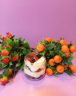 Triple Chocolate Brownie Strawberry Shortcake görseli