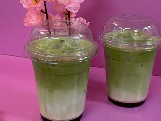 Ice Strawberry Matcha Latte görseli