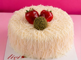 Çilekli Muzlu Pasta (6-8 Kişilik) görseli