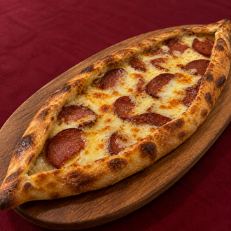 Kaşarlı Sucuklu Pide görseli
