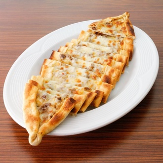 Kavurmalı Kaşarlı Yumurtalı Pide görseli