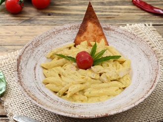 Köri Soslu Tavuklu Penne görseli