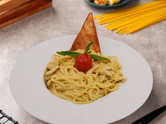 Köri Soslu & Tavuklu Spagetti görseli