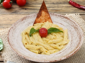 Köri Soslu Penne görseli