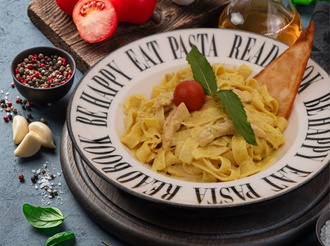 Köri Soslu Tavuklu Fettuccine görseli