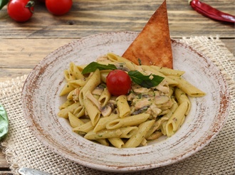 Pesto Soslu Mantarlı Tavuklu Penne görseli