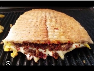 Yarım Ekmek Arası Kavurmalı Tost görseli