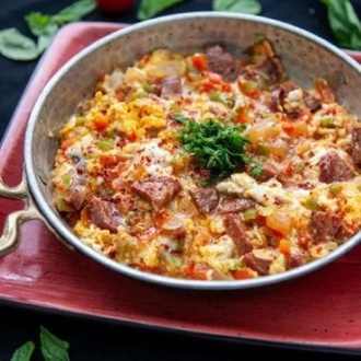 Sucuklu & Kaşarlı Menemen görseli