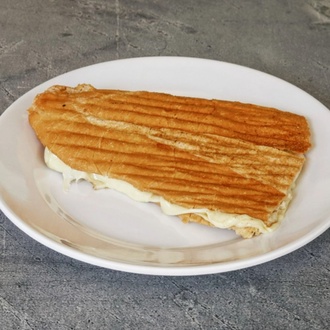 3/4 Ekmek Arası Kavurmalı Kaşarlı Tost görseli