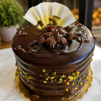 Profiterol Soslu Çikolatalı Yaş Pasta (4-6 Kişilik) 0 Numara görseli