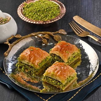 Fıstıklı Kare Baklava görseli