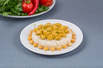 Pilav Üstü Köri Soslu Tavuk görseli
